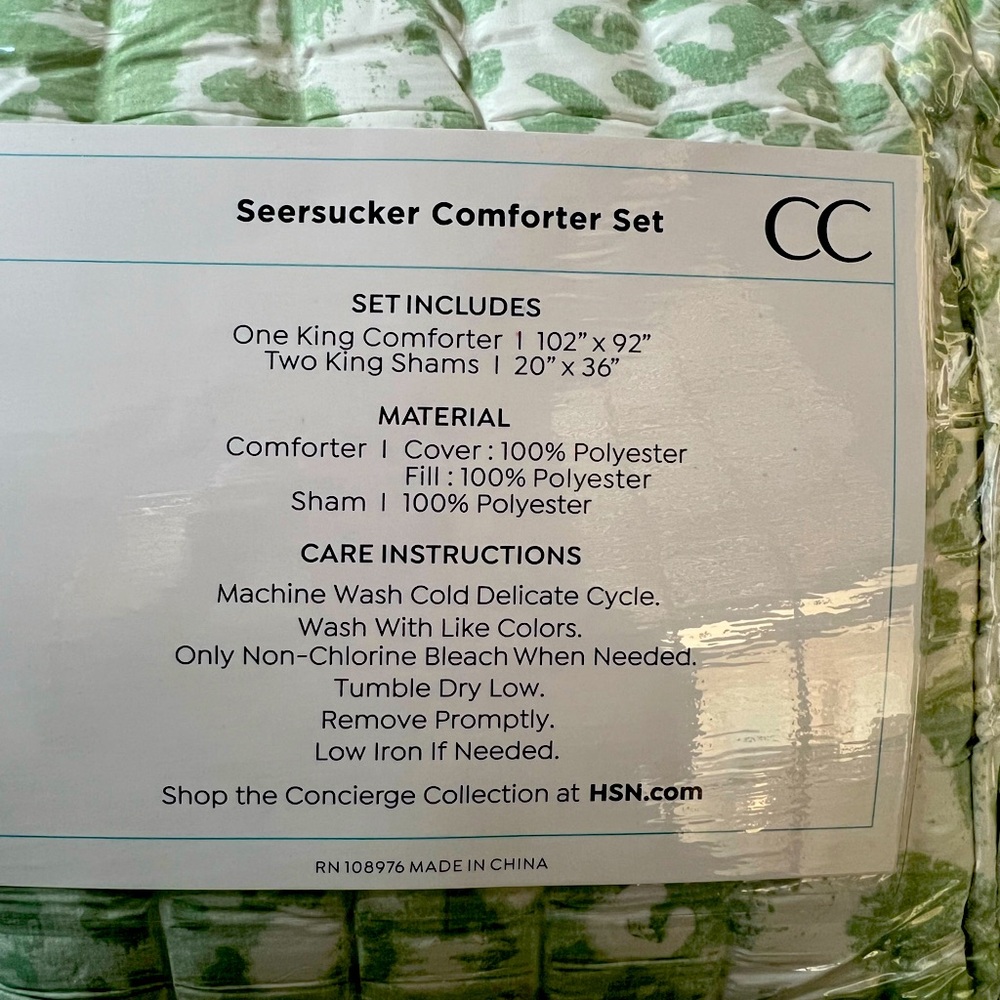 King Size Comforter, 2 king size pillow shams, green and white, new in bag